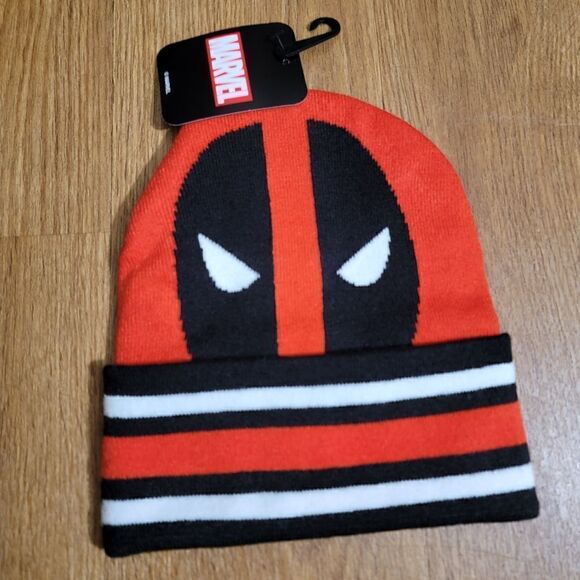 Marvel X Lids Exclusive Deadpool Beanie Hat Red Black White Cable Knit New - Picture 6 of 6